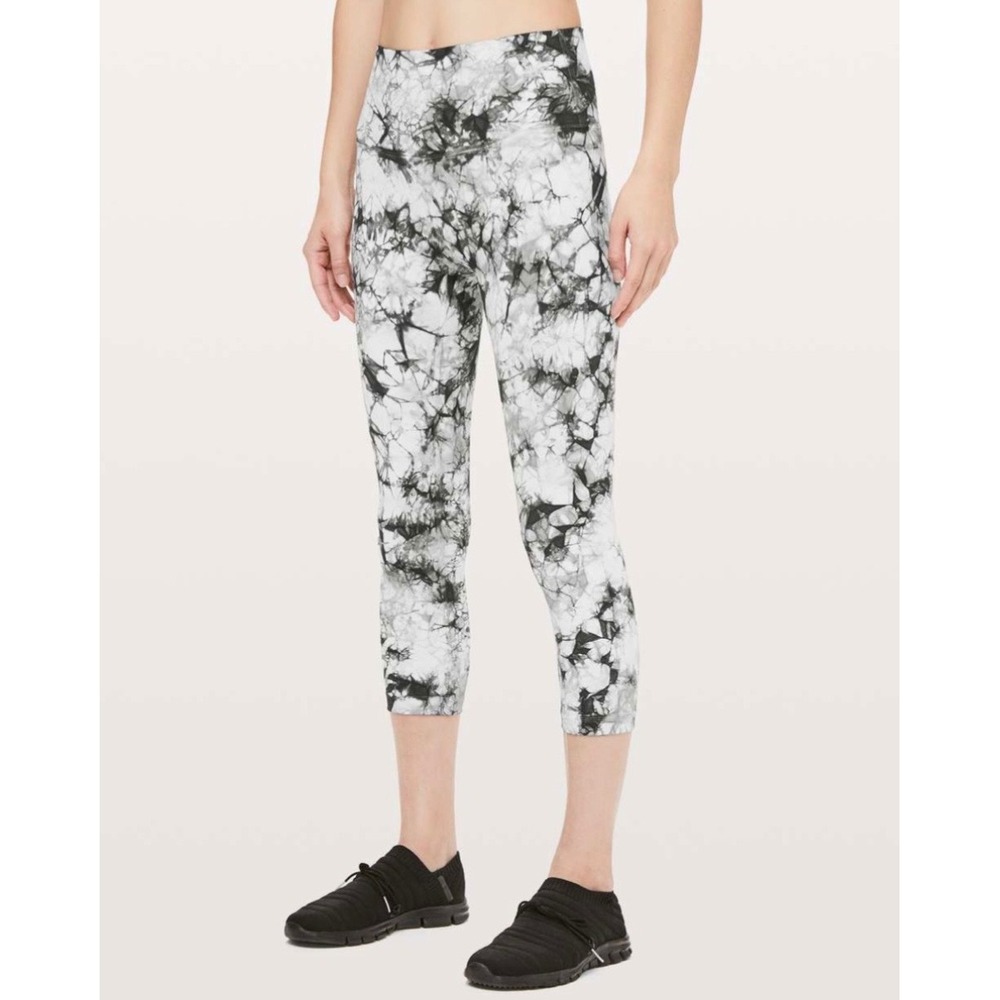 Lululemon Wunder Under‎ Crop Hi-Rise *Full-On Luxtreme Dual Shibori 21" 4 Gym